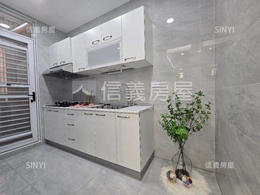 長億城高樓裝潢美３房車位房屋室內格局與周邊環境