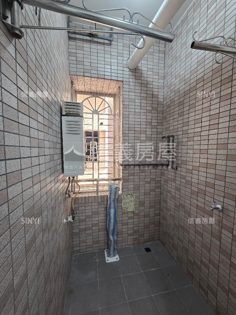 長億城高樓裝潢美３房車位房屋室內格局與周邊環境