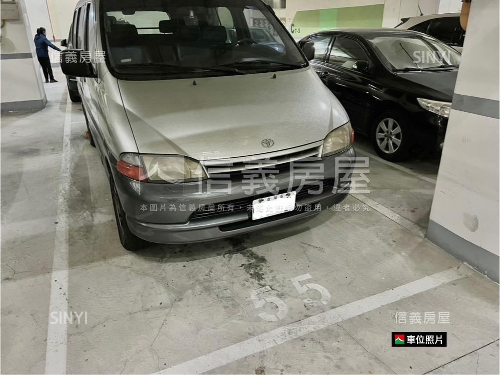 近十三期大面寬金店面房屋室內格局與周邊環境