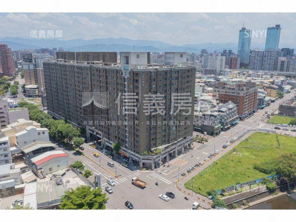 近十三期大面寬金店面房屋室內格局與周邊環境