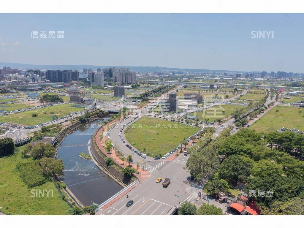 近十三期大面寬金店面房屋室內格局與周邊環境
