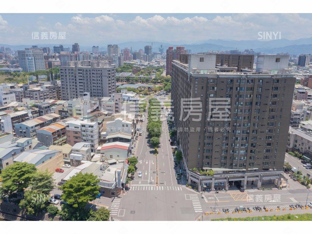 近十三期大面寬金店面房屋室內格局與周邊環境