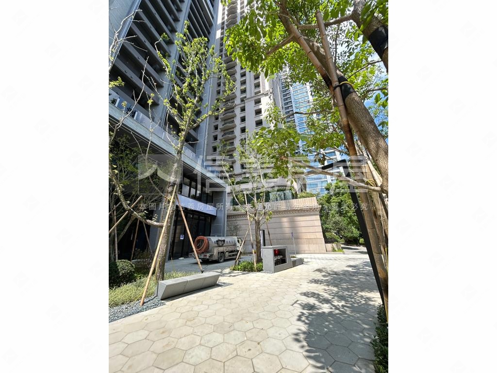 市政１號院高樓視野三房讚房屋室內格局與周邊環境