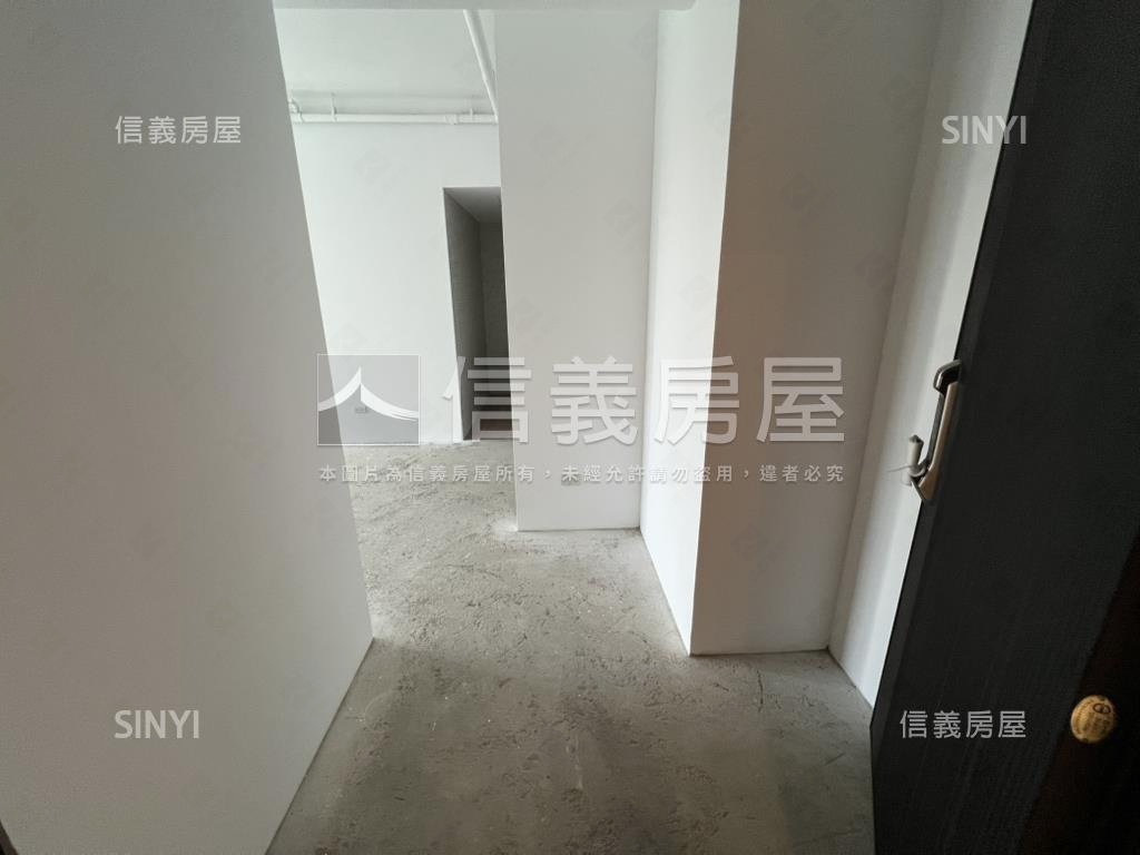 Ａ１８園首之道三房車位房屋室內格局與周邊環境
