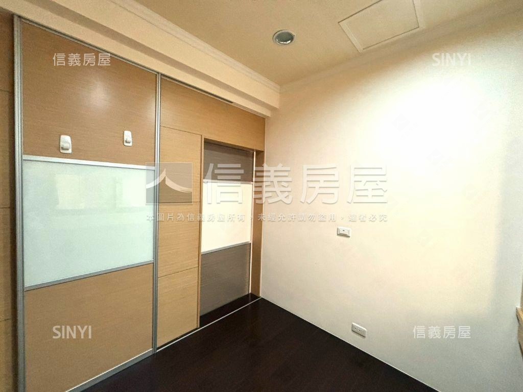 領歐亮麗兩房車位房屋室內格局與周邊環境
