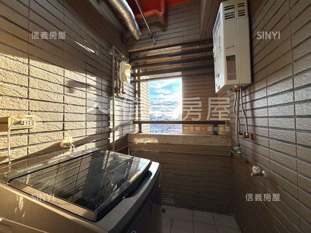 領歐亮麗兩房車位房屋室內格局與周邊環境