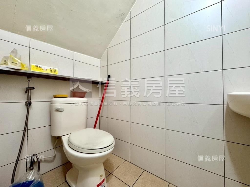 正中山路✦吃市金透天店面房屋室內格局與周邊環境