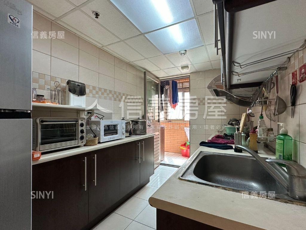 優活２１精緻美三房車位房屋室內格局與周邊環境