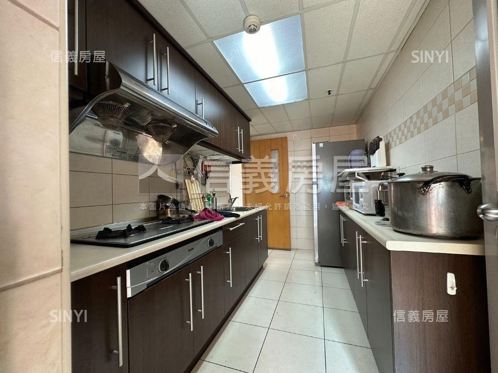 優活２１精緻美三房車位房屋室內格局與周邊環境