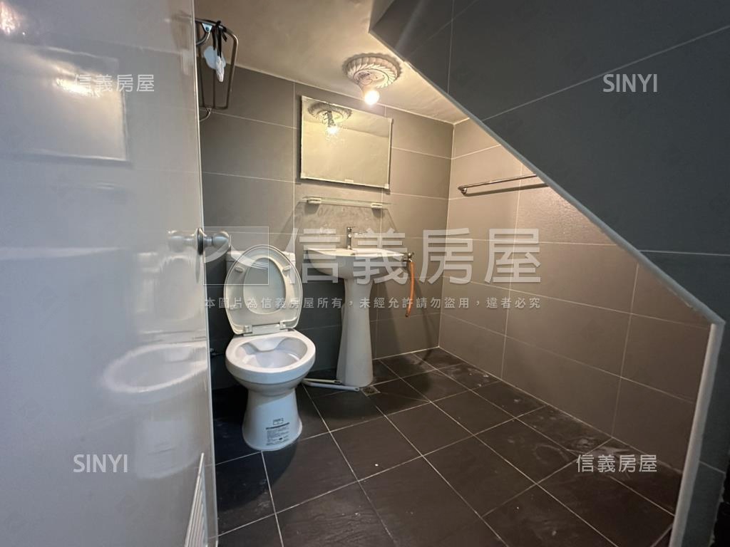近鹽埕路圖書館質感透天房屋室內格局與周邊環境