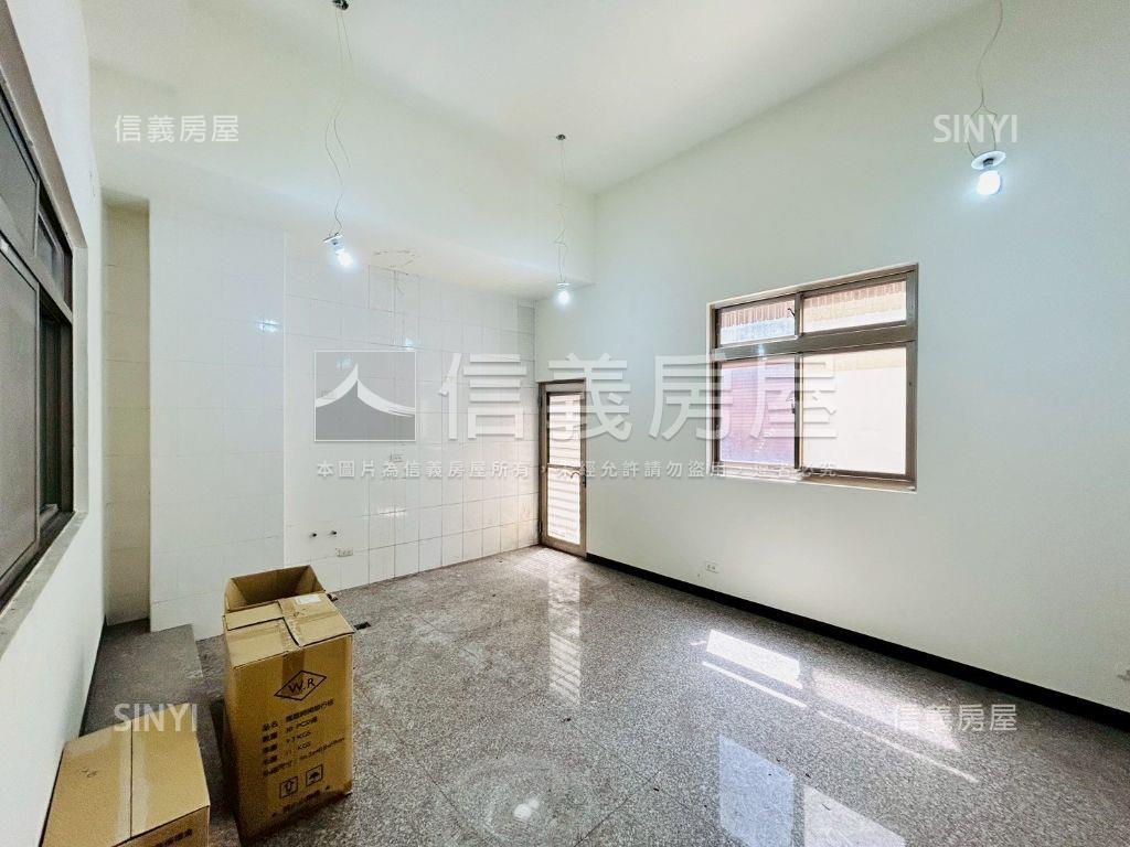 長榮路挑高金店面Ⅱ房屋室內格局與周邊環境