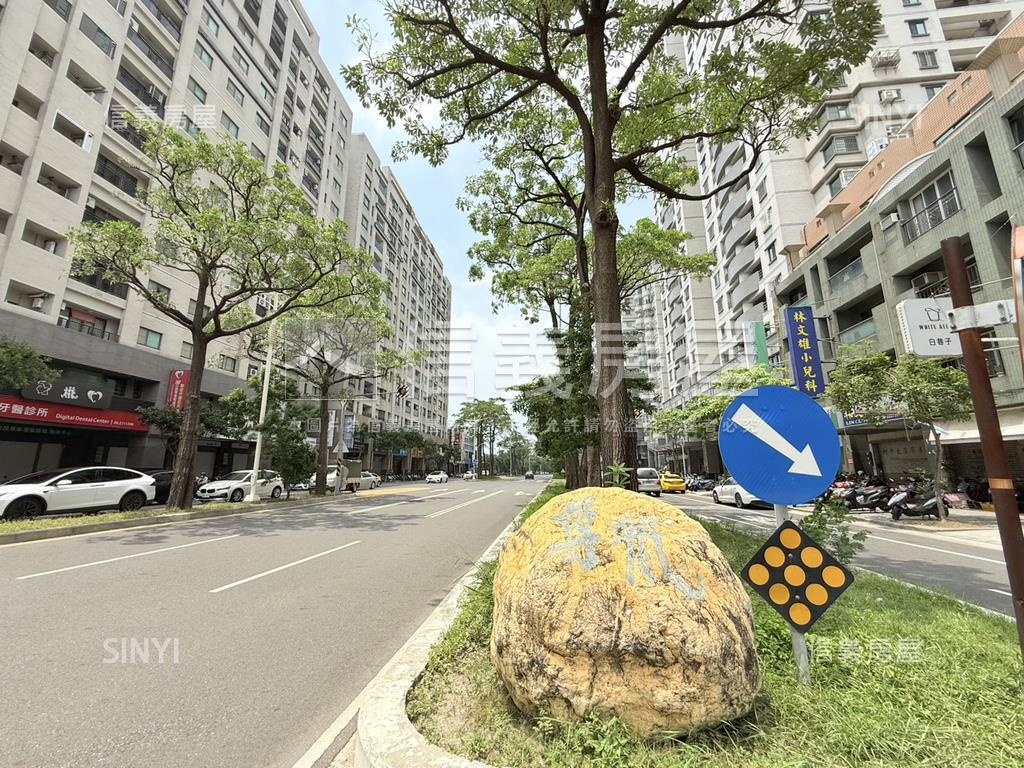 站前。雙陽台採光三房平車房屋室內格局與周邊環境