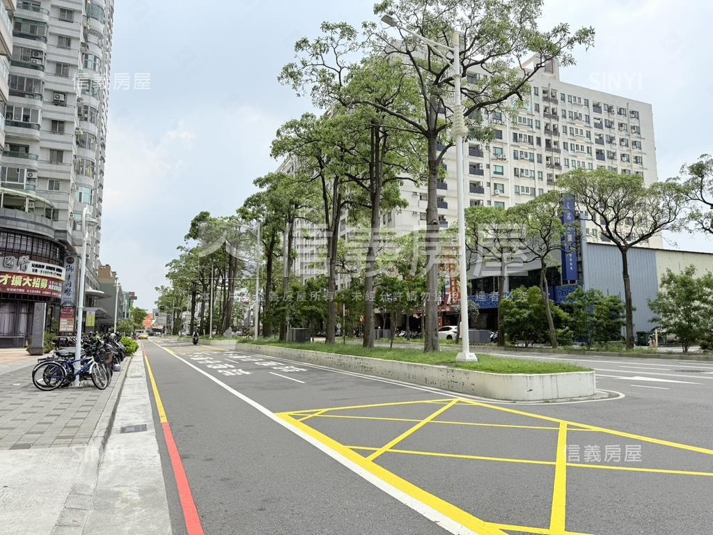 站前。雙陽台採光三房平車房屋室內格局與周邊環境