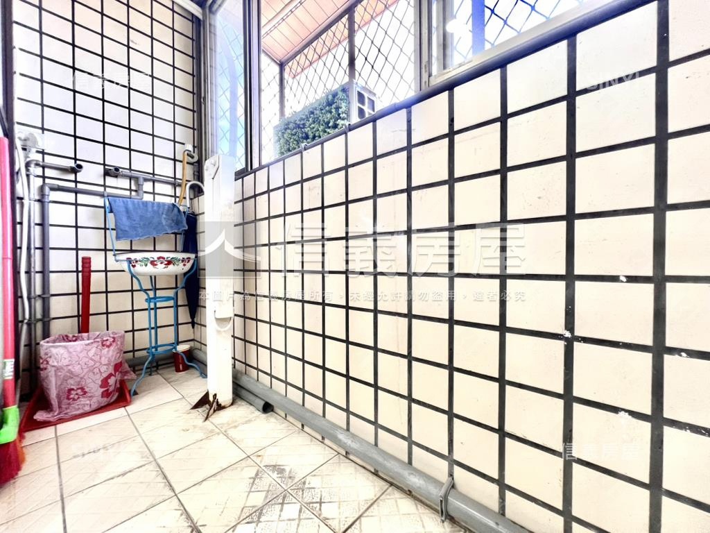 京華有陽台景觀大套房房屋室內格局與周邊環境