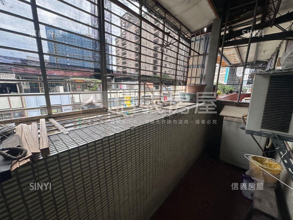 板橋府中商業區稀有透天房屋室內格局與周邊環境