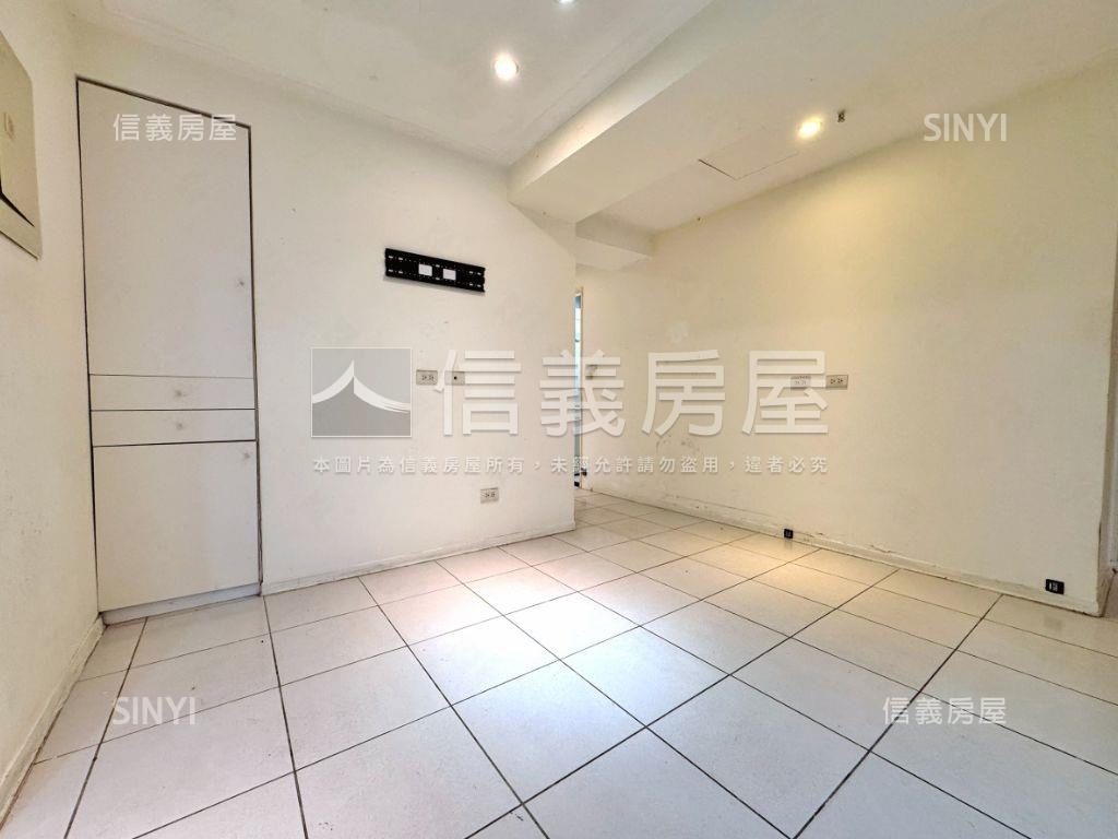 誠意出售。電梯方正四房房屋室內格局與周邊環境