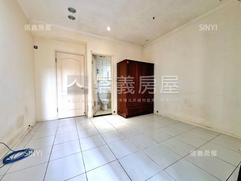 誠意出售。電梯方正四房房屋室內格局與周邊環境