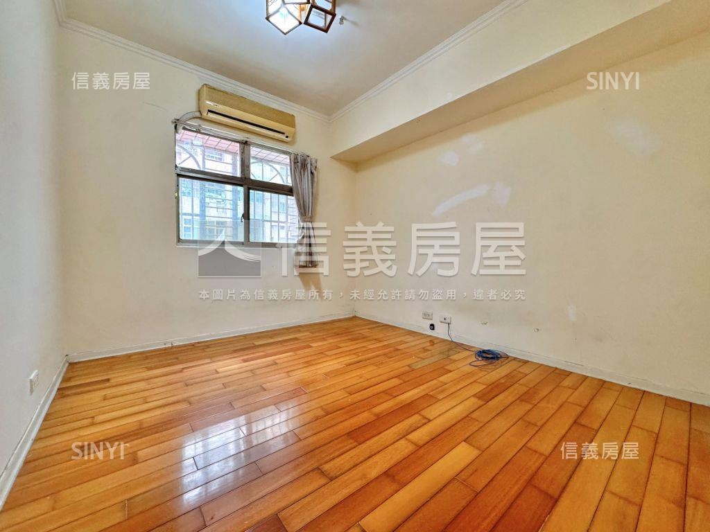 誠意出售。電梯方正四房房屋室內格局與周邊環境