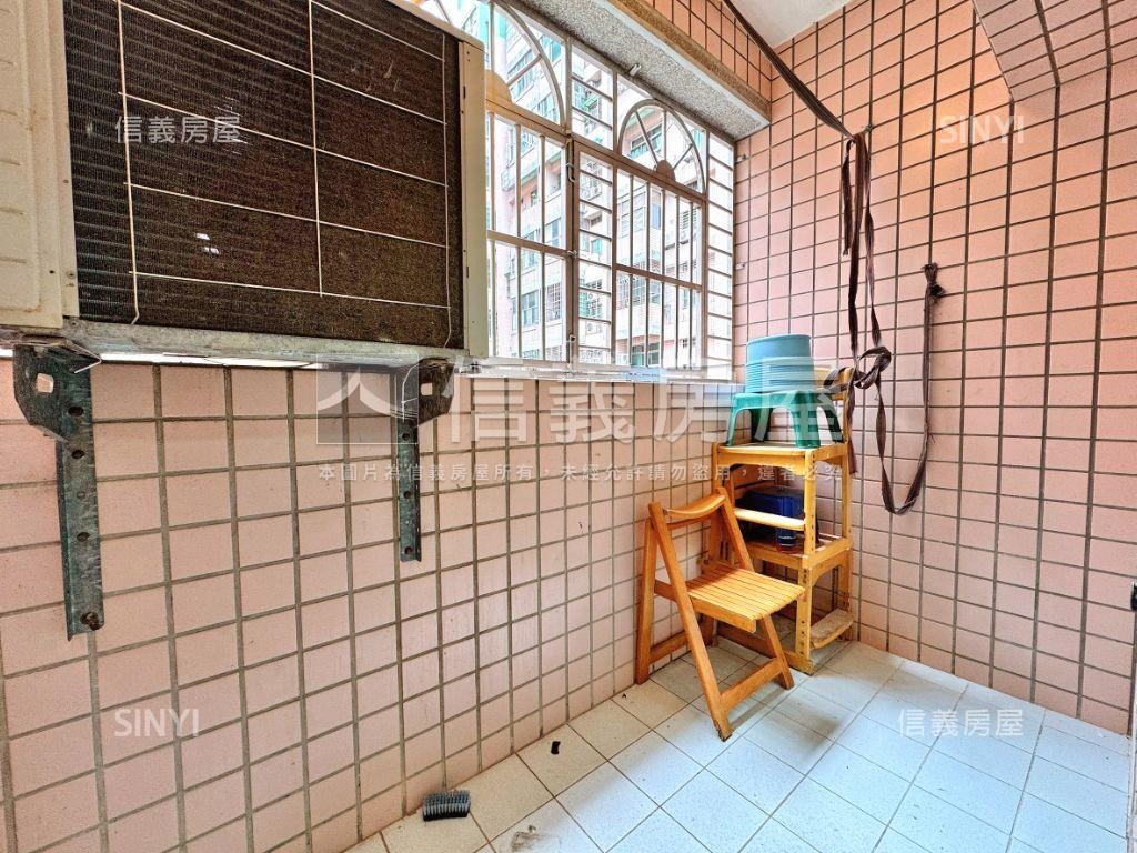誠意出售。電梯方正四房房屋室內格局與周邊環境