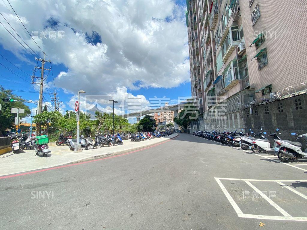 誠意出售。電梯方正四房房屋室內格局與周邊環境