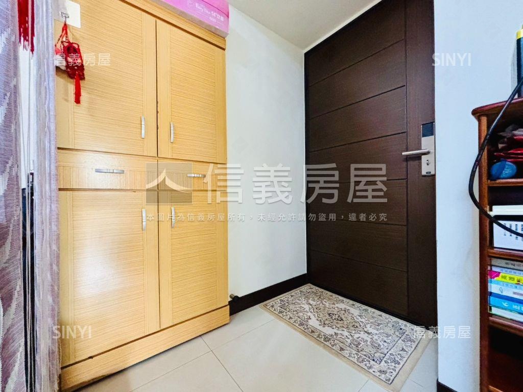 下樓就是家樂福劍橋三房房屋室內格局與周邊環境