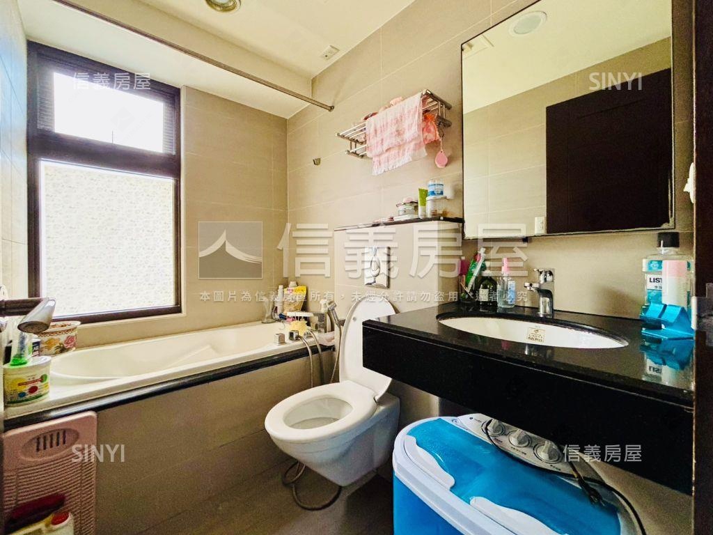 下樓就是家樂福劍橋三房房屋室內格局與周邊環境