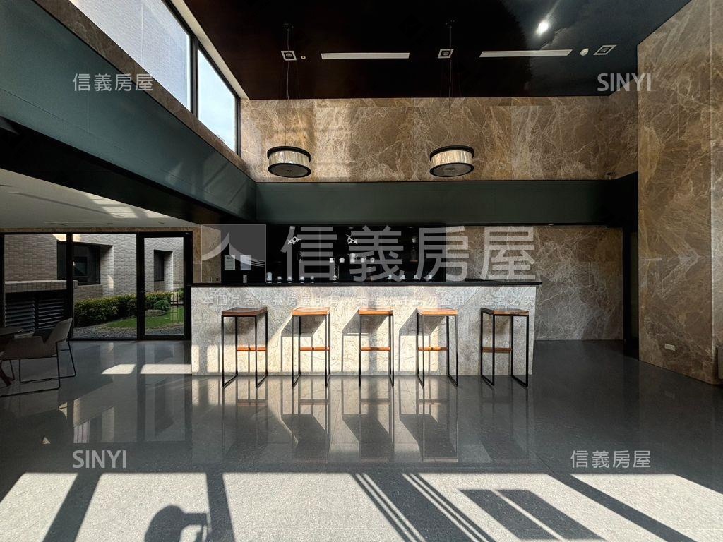 下樓就是家樂福劍橋三房房屋室內格局與周邊環境