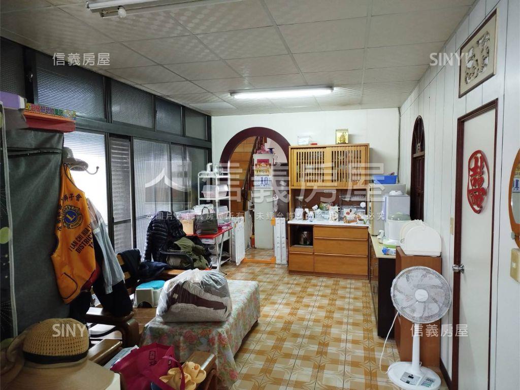 宜蘭市黃金透店房屋室內格局與周邊環境