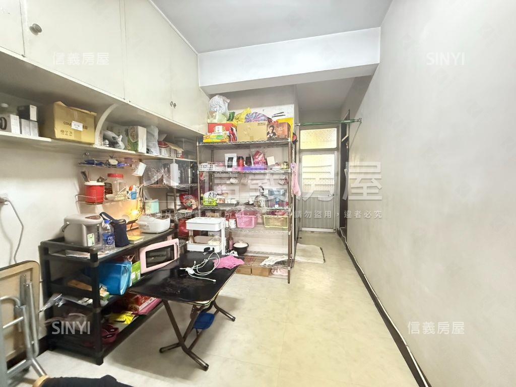 專任中泰邊間公寓四樓房屋室內格局與周邊環境