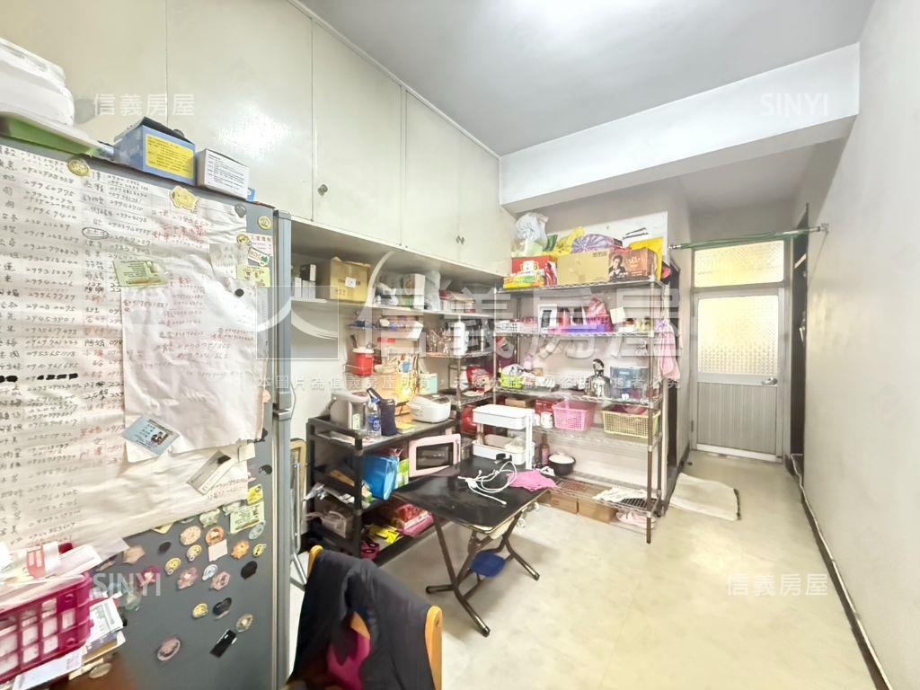 專任中泰邊間公寓四樓房屋室內格局與周邊環境