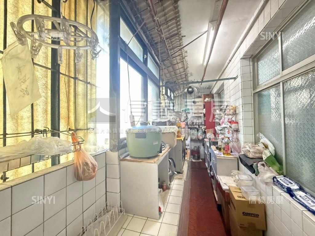 專任中泰邊間公寓四樓房屋室內格局與周邊環境