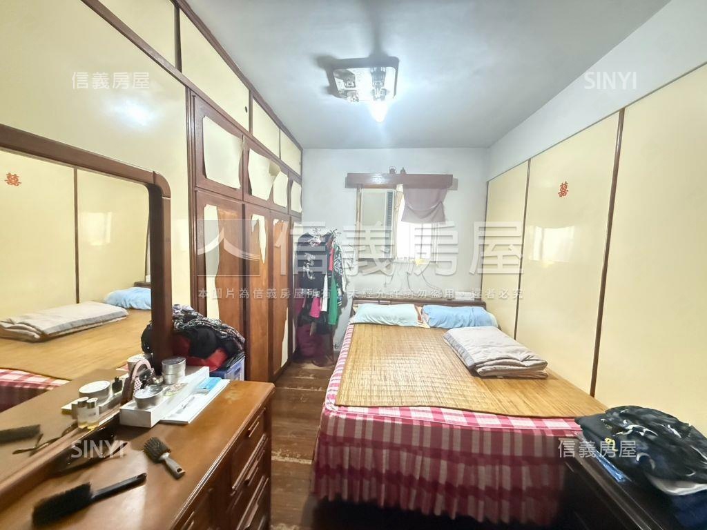 專任中泰邊間公寓四樓房屋室內格局與周邊環境