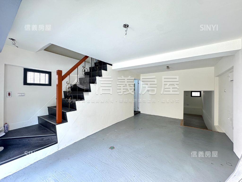 雅潭前後門車庫別墅房屋室內格局與周邊環境
