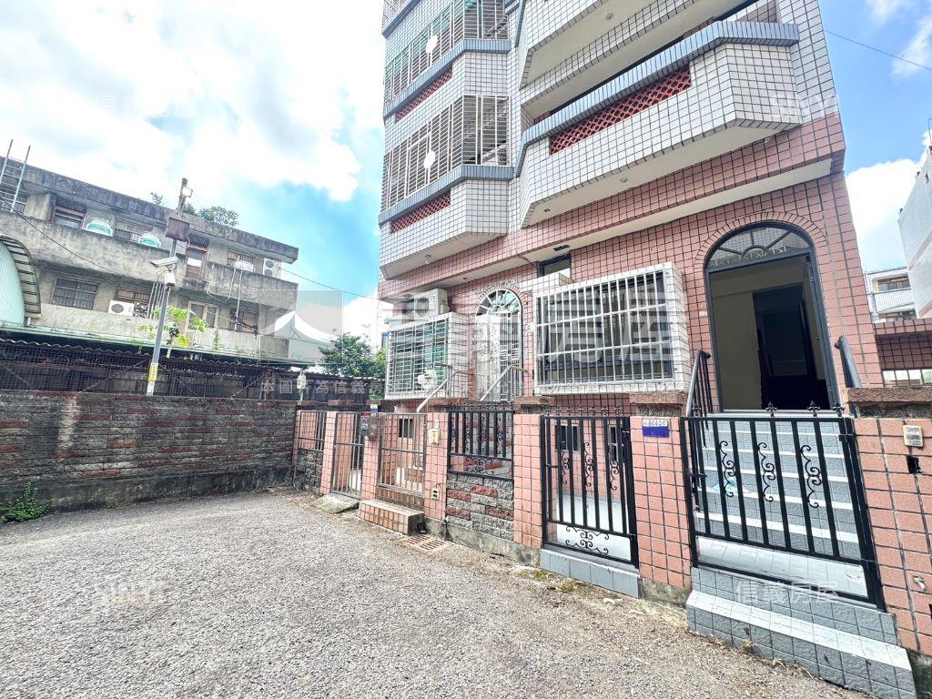 雅潭前後門車庫別墅房屋室內格局與周邊環境