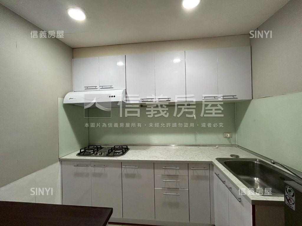 至誠路透天房屋室內格局與周邊環境