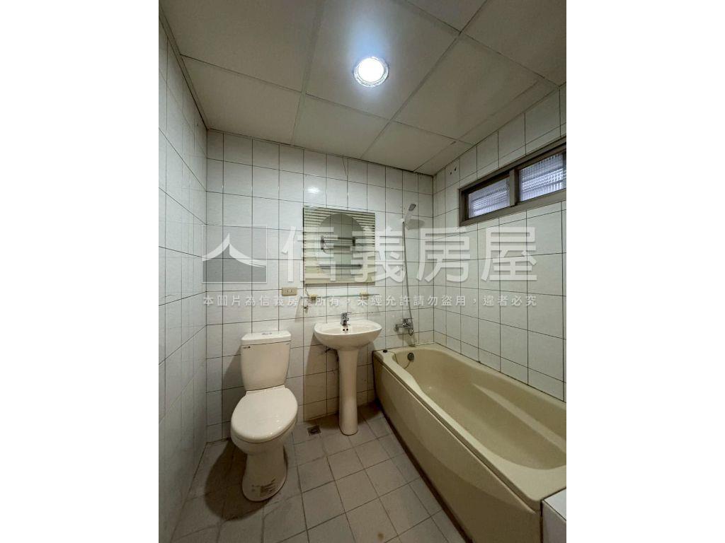 至誠路透天房屋室內格局與周邊環境