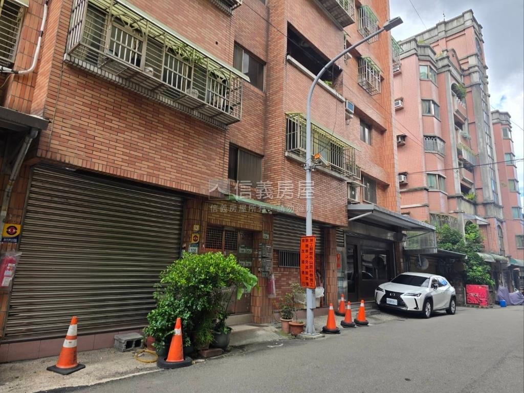 秀山路６間套房滿租公寓房屋室內格局與周邊環境
