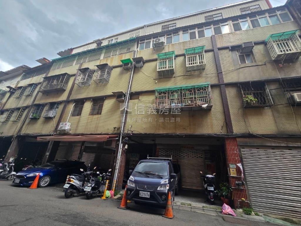 秀山路６間套房滿租公寓房屋室內格局與周邊環境