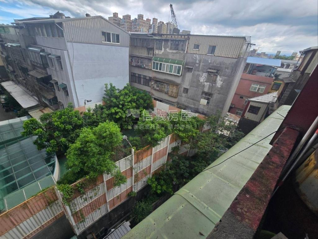 秀山路６間套房滿租公寓房屋室內格局與周邊環境