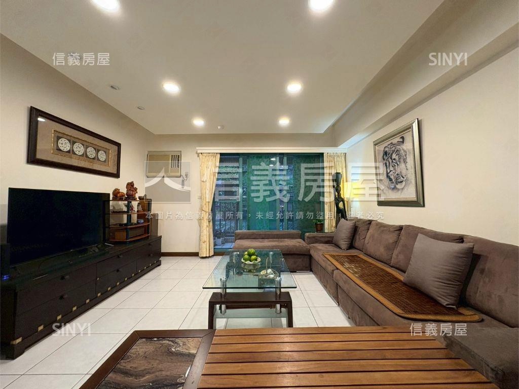 文藝中興邊間方正四房車位房屋室內格局與周邊環境