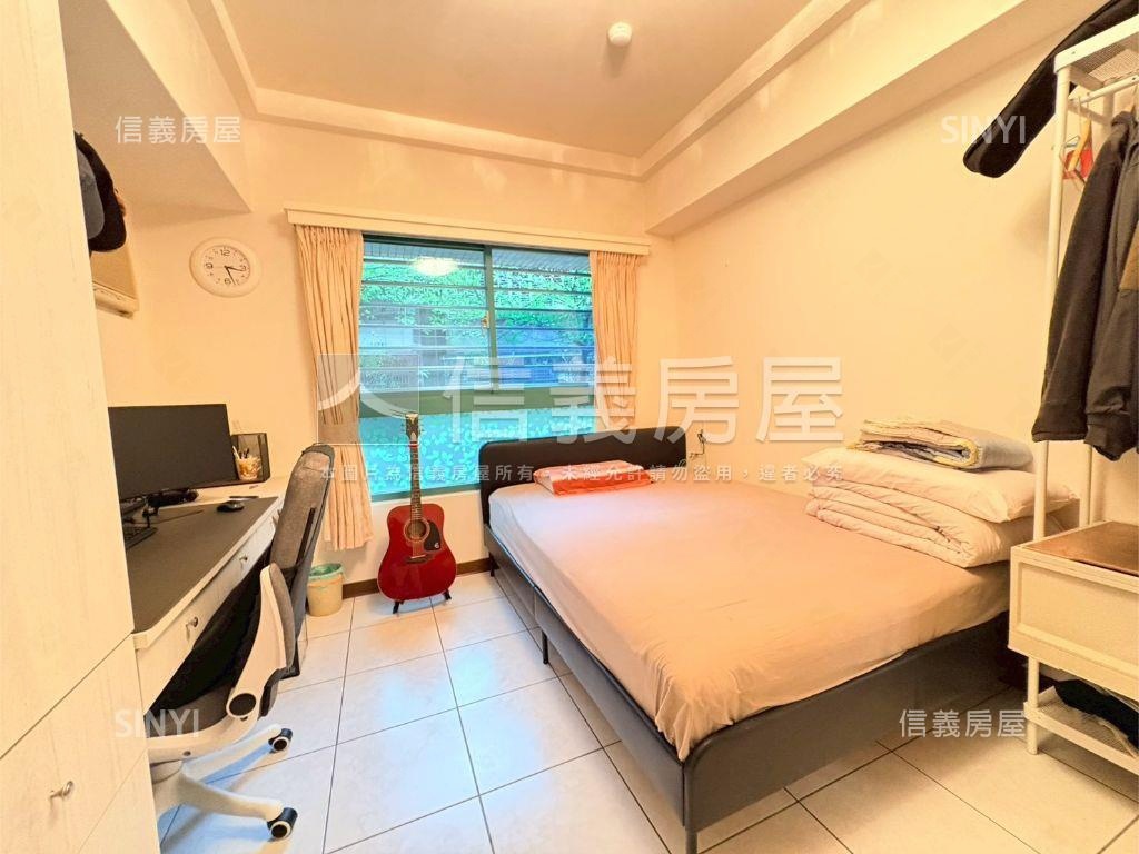 文藝中興邊間方正四房車位房屋室內格局與周邊環境