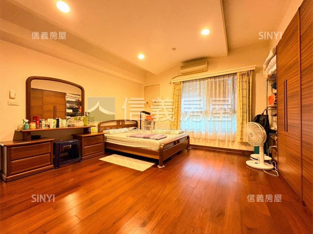 文藝中興邊間方正四房車位房屋室內格局與周邊環境