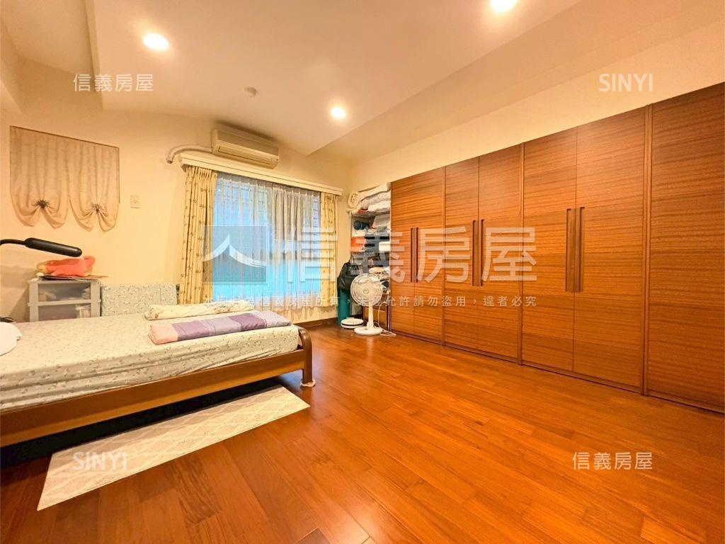 文藝中興邊間方正四房車位房屋室內格局與周邊環境