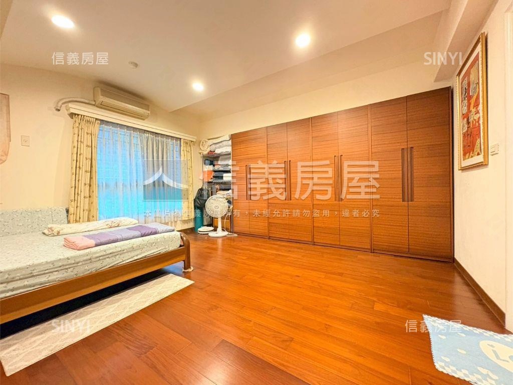 文藝中興邊間方正四房車位房屋室內格局與周邊環境