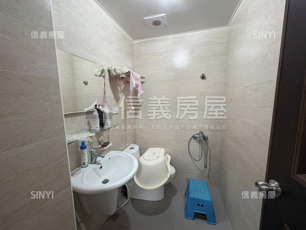 和美輕屋齡社區透天房屋室內格局與周邊環境