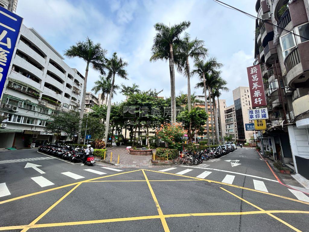 中山國中低總價人潮金店面房屋室內格局與周邊環境