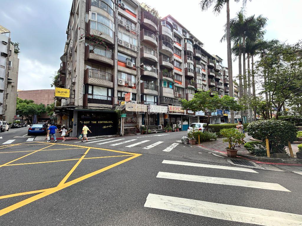 中山國中低總價人潮金店面房屋室內格局與周邊環境
