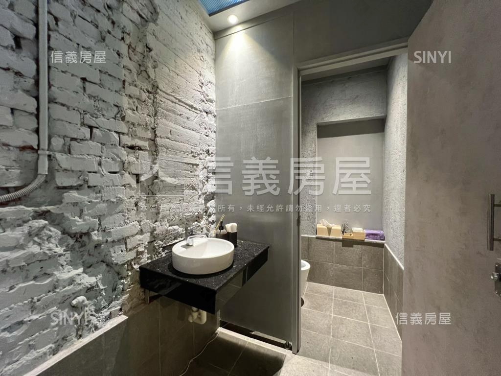 東寧路有間漂亮角窗老房子房屋室內格局與周邊環境
