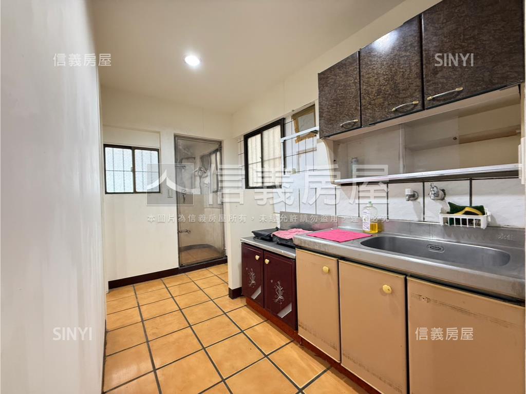 台藝大金雞母鼎佳佳房屋室內格局與周邊環境