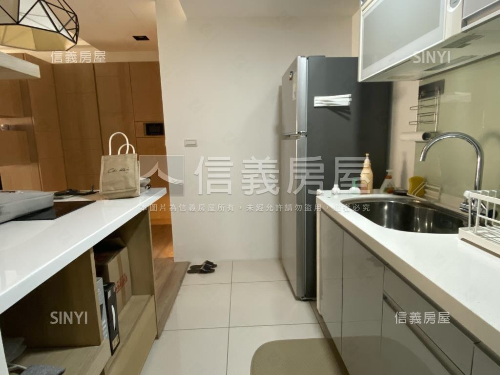 民生路萬吉俬藏三房平車房屋室內格局與周邊環境